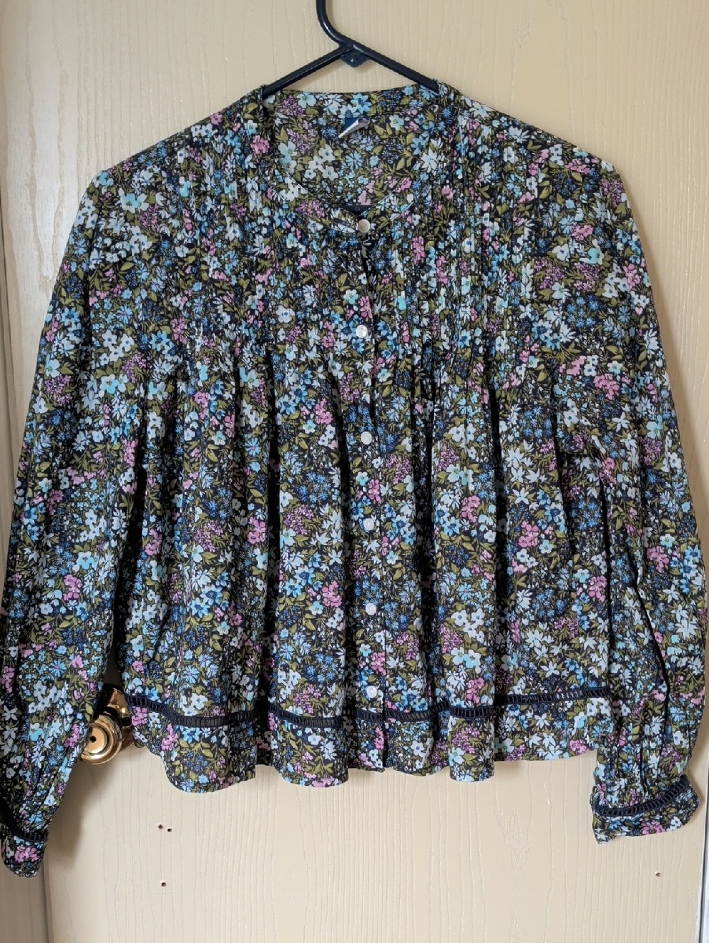 Old Navy Floral Pintuck Cropped Button Down Blouse M Boho - Picture 2 of 10
